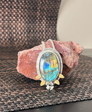 Load image into Gallery viewer, Oval Labradorite Necklace