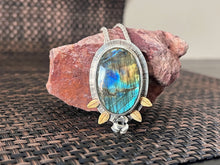 Load image into Gallery viewer, Oval Labradorite Necklace